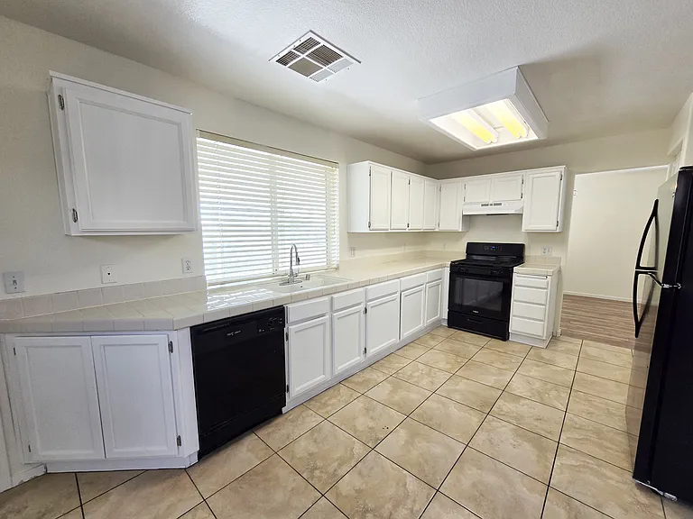 1900 Villa Vista Way — Photo 9