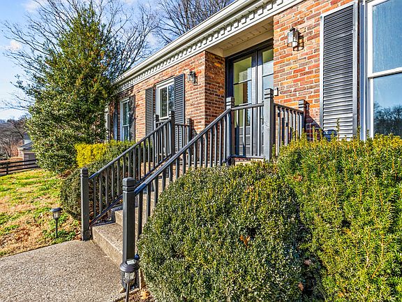 3rd image of 1136 Stonewall Jackson Ct