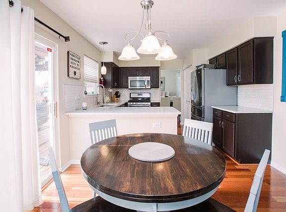 5th image of 2937 Deerpath Ct