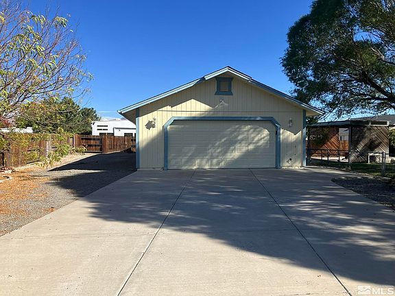 5th image of 370 Tina Cir