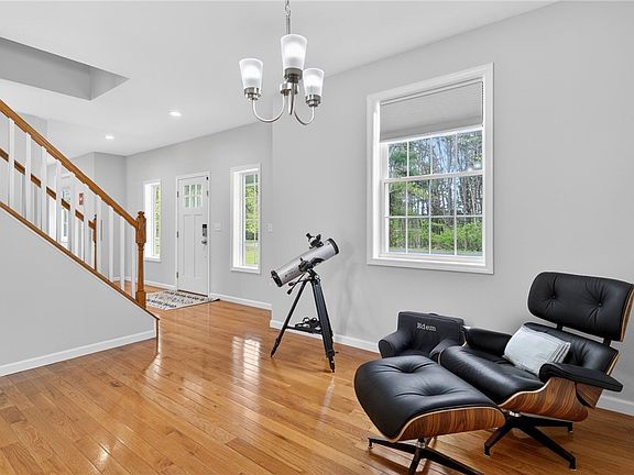 3rd image of 2 Sunny Knoll Rd