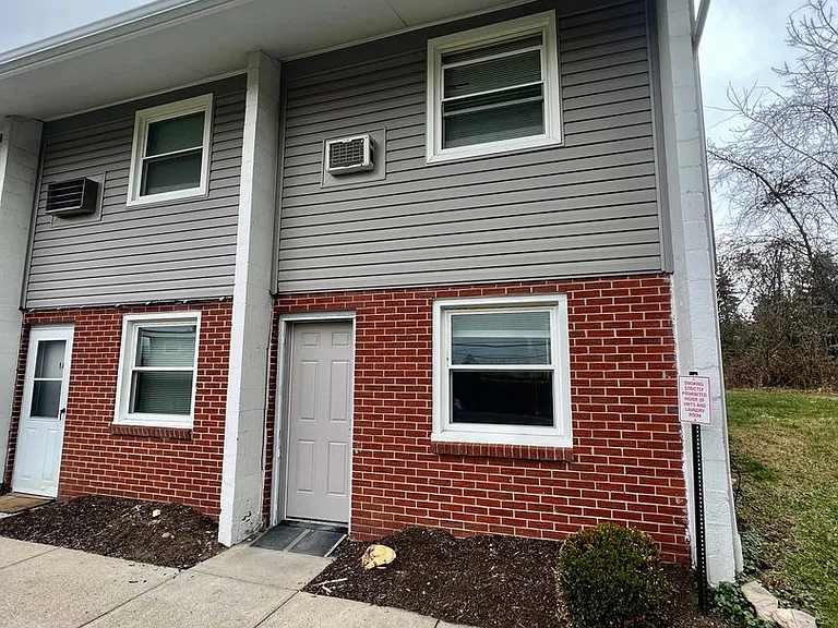 401 Moon Clinton Rd — Photo 3