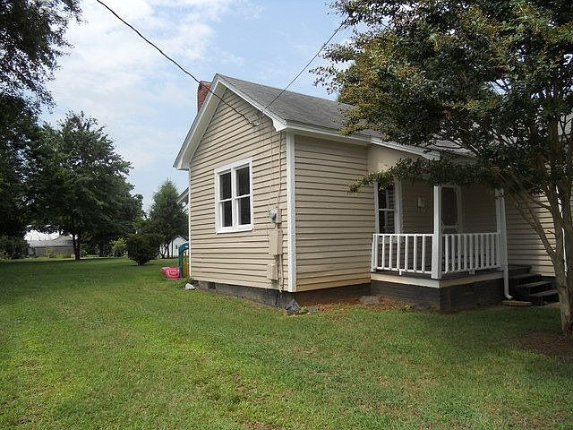 2nd image of 215 Ross St