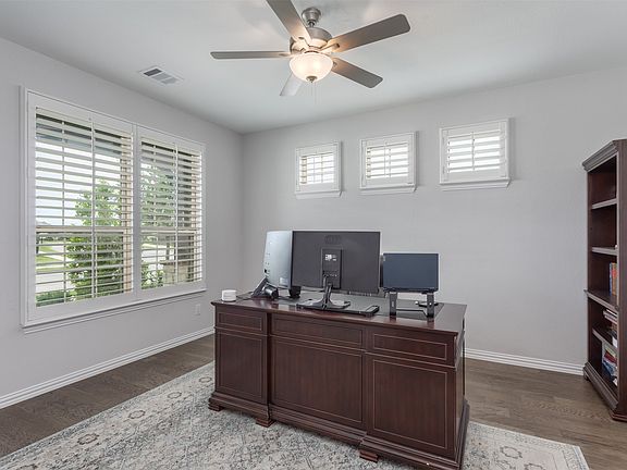 5th image of 2536 Governors Blvd