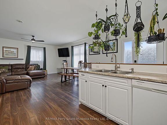 3rd image of 50 Bowes St