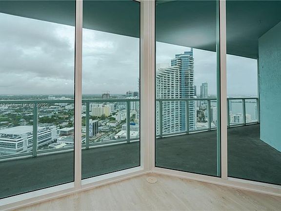 3rd image of 1900 N Bayshore Dr APT 3214