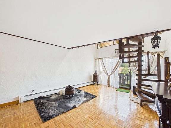 4th image of 1296 E Washington St APT 12