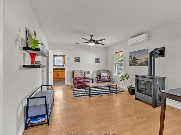 3rd image of 719 Hildegarde St