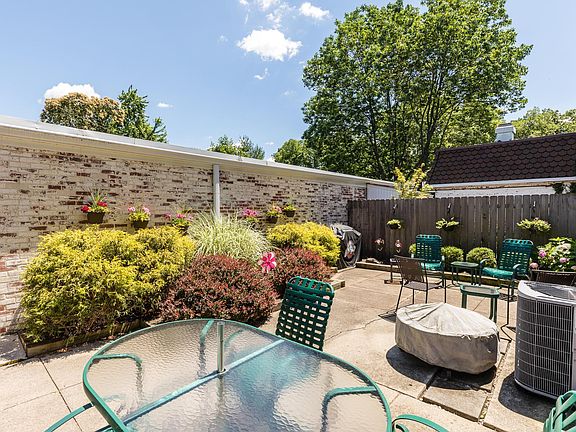5th image of 2764 Chateau Cir S