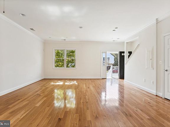 5th image of 2616 Myrtle Ave NE