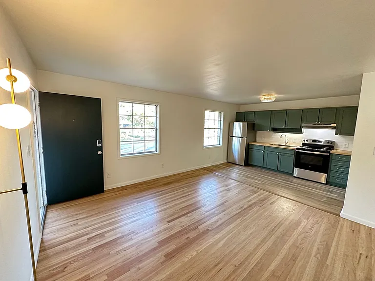 635 Oglethorpe Ave — Photo 2