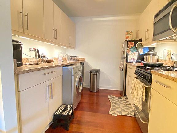 4th image of 219-29 S 18th St #712