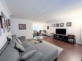 141 Nassau Ln, Island Park, NY