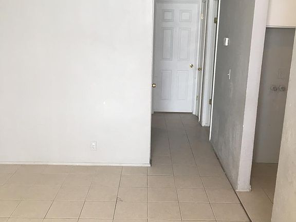 4th image of 2537 S Lake Park Cir APT 2