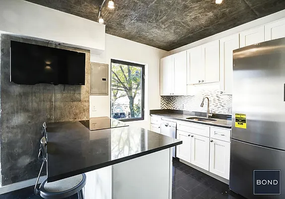 Rented by Bond New York | media 7