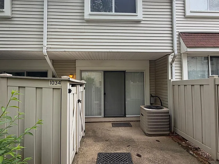 1034 Schmidt Ln — Photo 4