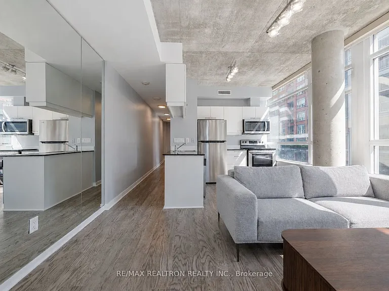 218 King St E #320 — Photo 7
