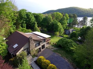 12 Snug Harbor Dr, Danbury, CT 06811