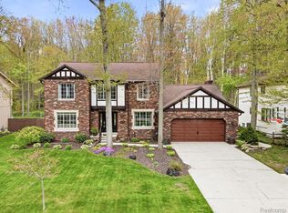 4174 Old Forge Dr, Fort Gratiot, MI 48059