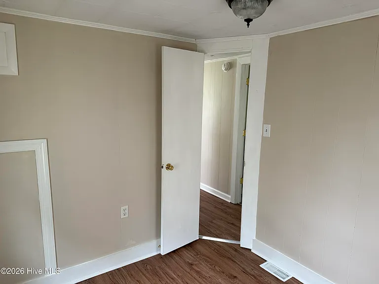 2306 Bay St — Photo 11