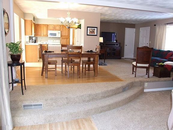 4th image of 1488 Hagey Dr