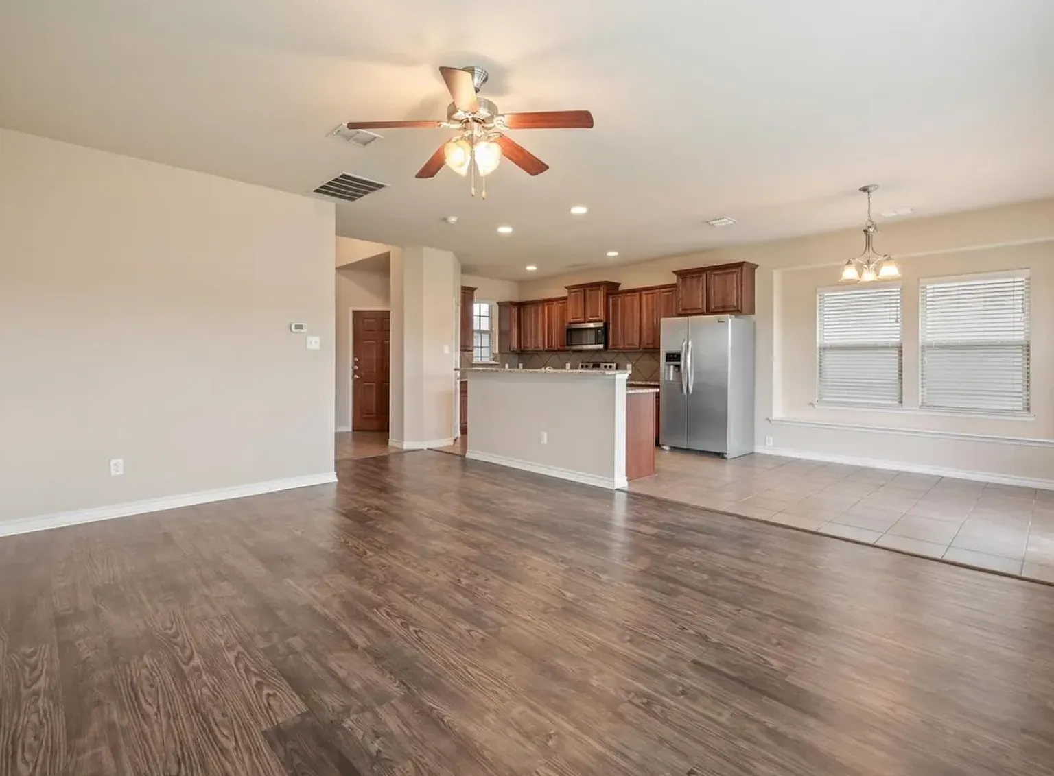 3 bed, 2.5 bath, 1975 sqft, $2,350 — Photo 4