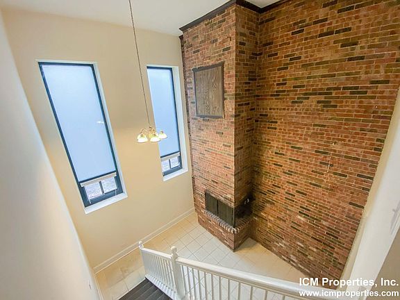 3rd image of 2537 N Lincoln Ave #1