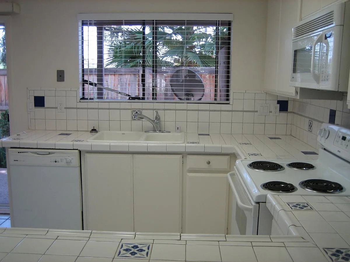 2 bed, 1021 sqft, $1,700 — Photo 2