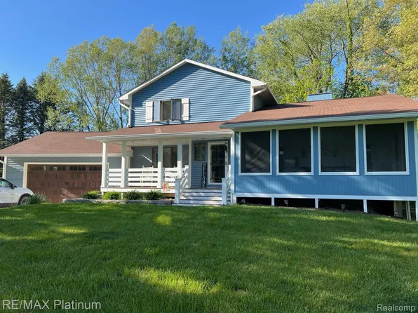 1080 N Truhn Rd, Fowlerville, MI 48836