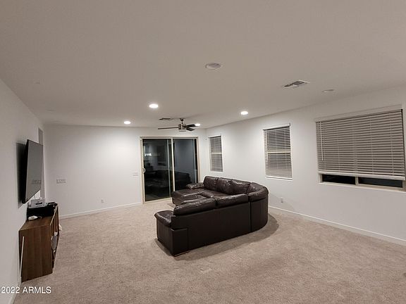 3rd image of 9230 W GLENROSA Avenue