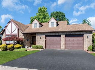 7 Abbey Lane, Marlboro, NJ 07746
