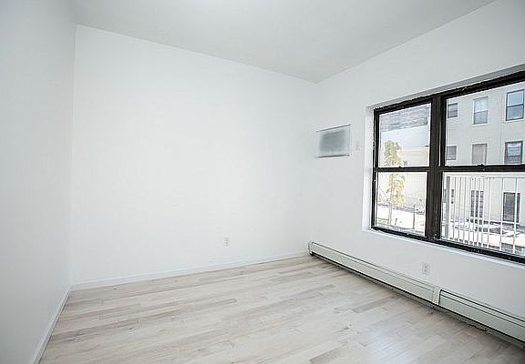 3rd image of 127 Graham Ave APT 2R