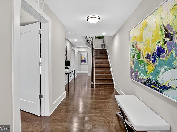 4th image of 432 Barlow Pl