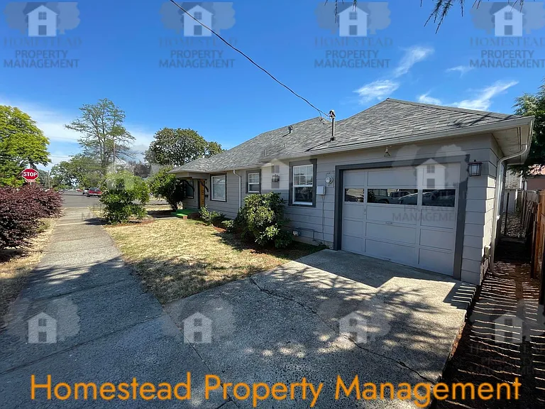 287 SE Ash St — Photo 2