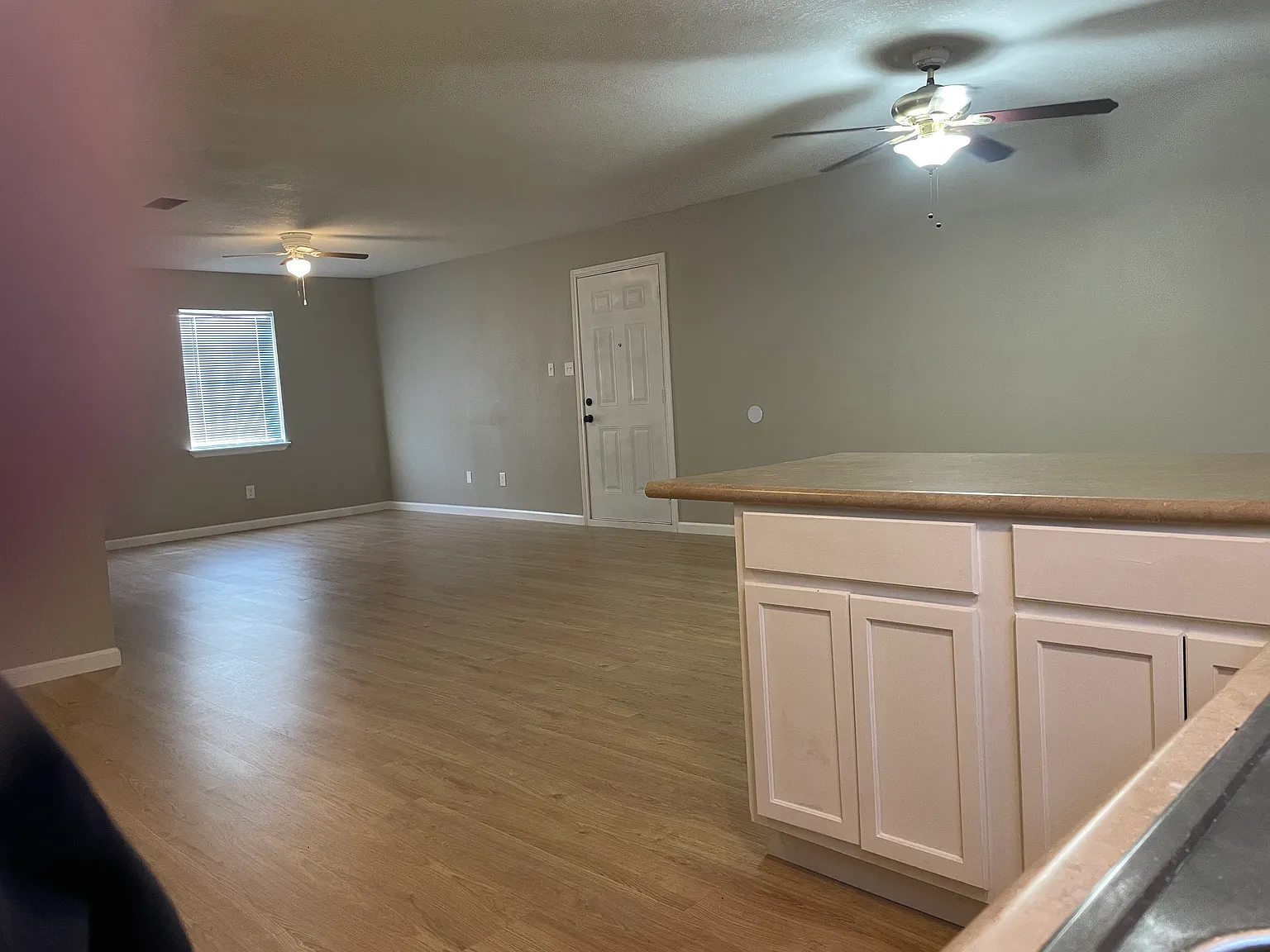 2 bed, 1093 sqft, $999 — Photo 2