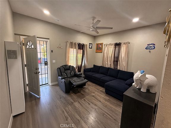 5th image of 712 W 54th St