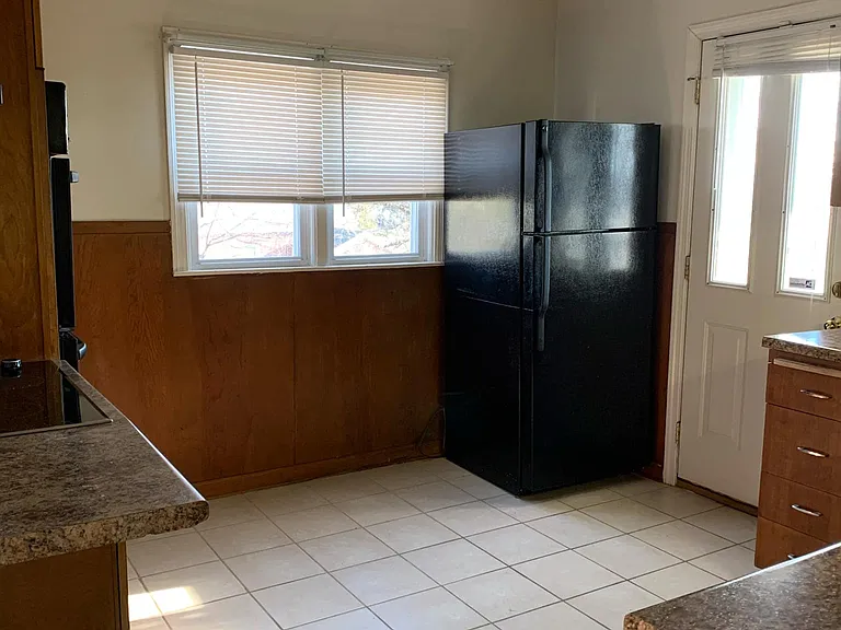 375 Flint St — Photo 9