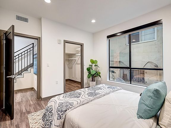 3rd image of 641 N Hobart Blvd #1
