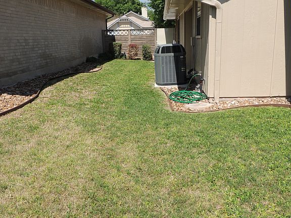 4th image of 705 Meadow Arbor Ln