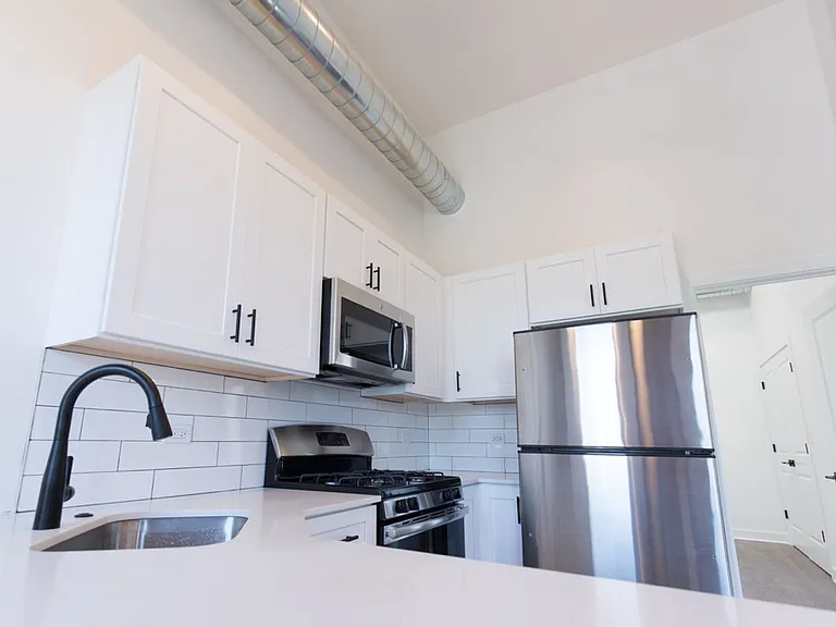 415 W North Ave — Photo 3