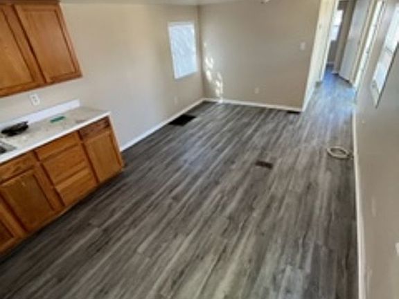 3rd image of 1505 Goodyear Ave #18