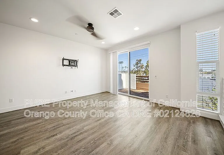 661 W 17th St — Photo 33