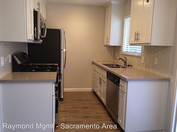 3rd image of 2336 Villanova Cir APT 06