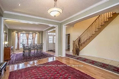 11 Horsetail St #MAIN FLOOR — Photo 3