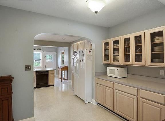 3rd image of 1119 Newton St