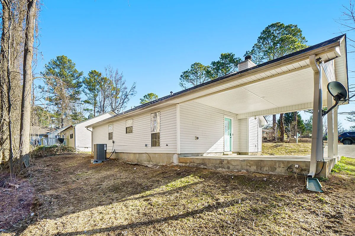 3 bed, 2.0 bath, 1152 sqft, $2,800 — Photo 3
