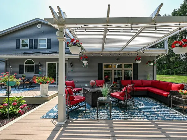 S55W29550 Windcrest Drive, Waukesha, WI 53189