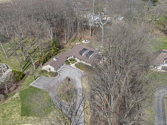 3rd image of 5275 Brookdale Rd