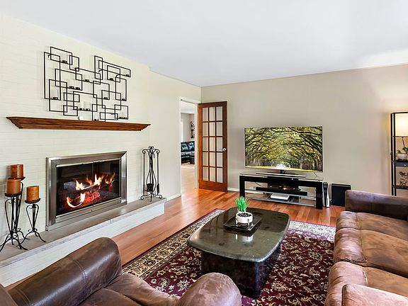 3rd image of 51 Cumberland Dr
