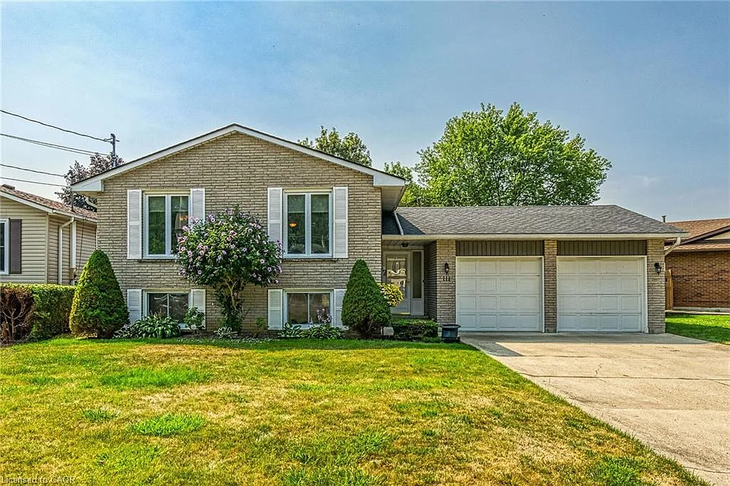 111 Kinross St photo 1